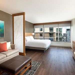 Corner King Room